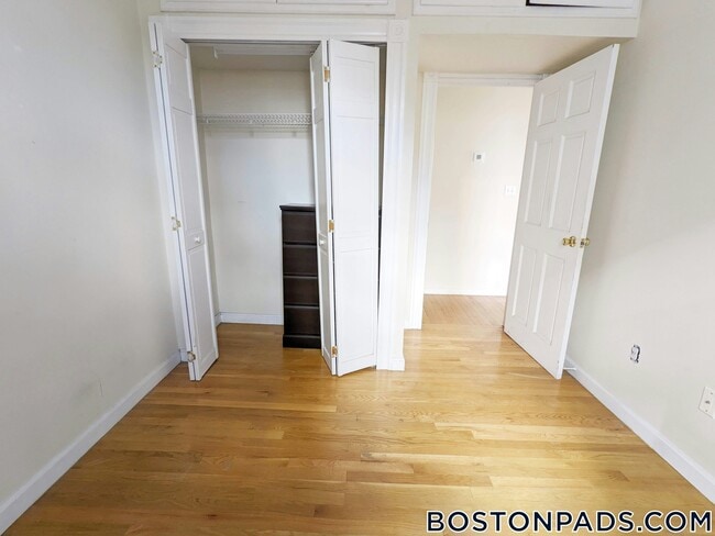 4 Bishop Allen Dr in Cambridge, MA - Foto de edificio - Building Photo