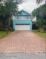 336 Avenue B in Melbourne Beach, FL - Building Photo