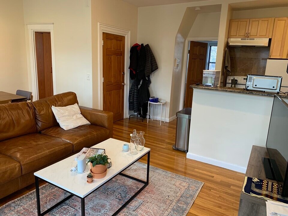 9 Hanson St in Boston, MA - Building Photo