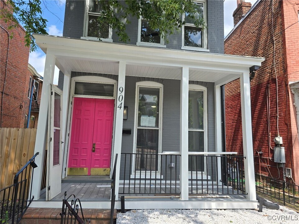 904 W Clay St in Richmond, VA - Building Photo