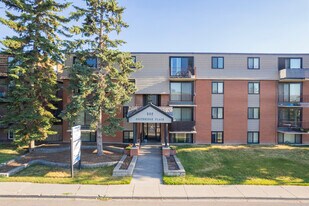 502 58th Ave SW in Calgary, AB - Building Photo