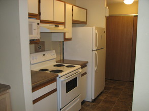 Woodland Park Apartments in Cottage Grove, MN - Building Photo - Building Photo