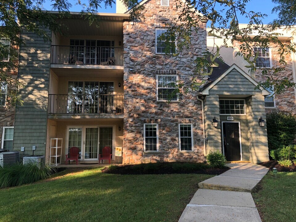 1107 Deer Run in Eagleville, PA - Building Photo