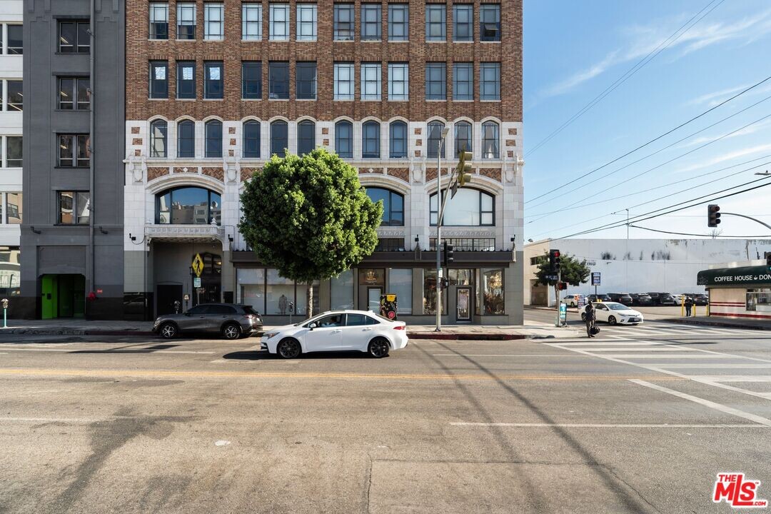 315 E 8th St in Los Angeles, CA - Building Photo