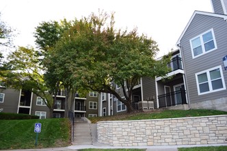 61-01 Nieman Square in Shawnee, KS - Foto de edificio - Building Photo