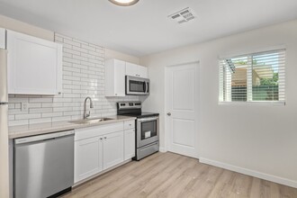 306 E Kinderman Dr in Avondale, AZ - Building Photo - Building Photo