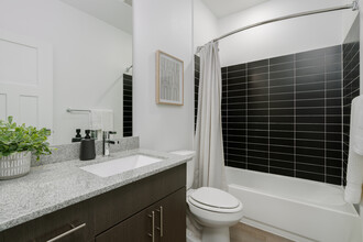 CoHo - 312 West Terrell in Fort Worth, TX - Building Photo - Interior Photo