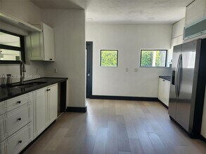 241 Palmetto Dr in Miami Springs, FL - Building Photo - Building Photo