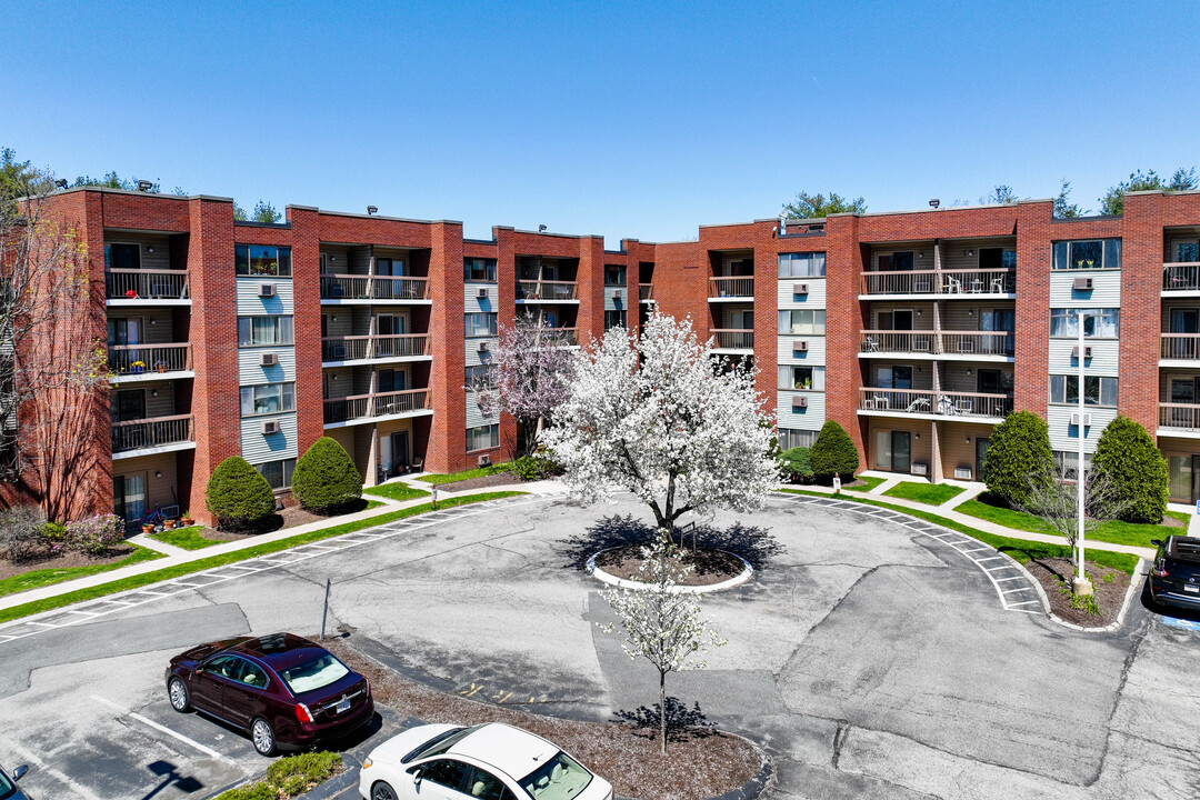 Highview Park Condominiums in West Roxbury, MA - Foto de edificio