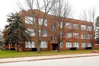 LINCOLN PARK APARTMENTS in Greenfield, IN - Building Photo - Building Photo