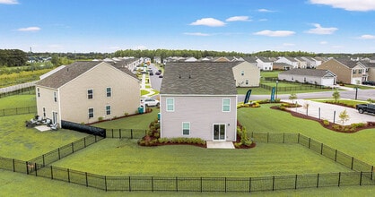 The Grove at Village Oaks in Myrtle Beach, SC - Foto de edificio - Building Photo