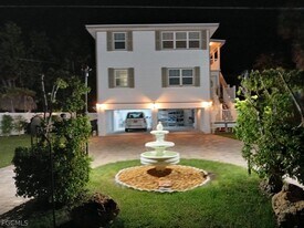 254 Palermo Cir in Fort Myers Beach, FL - Building Photo