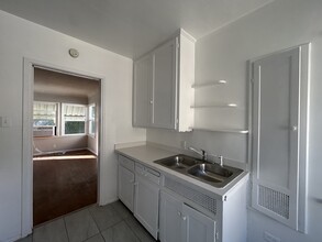 14210 Sylvan St, Unit 3 in Van Nuys, CA - Building Photo - Building Photo