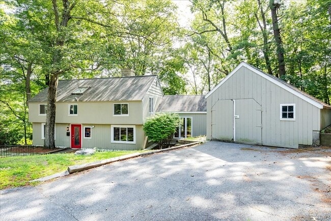 property at 17 Boulder Rd