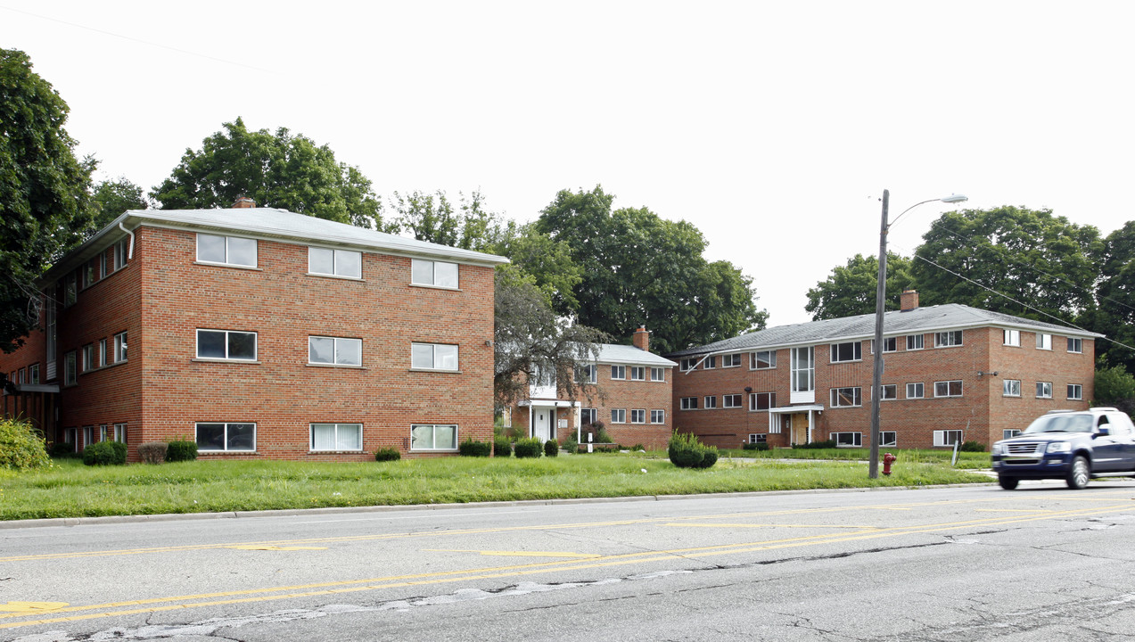 Tuscan Hills Apartments in Detroit, MI - Foto de edificio