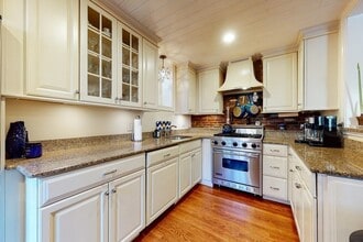 127 Pinckney St, Unit 1## in Boston, MA - Building Photo - Building Photo