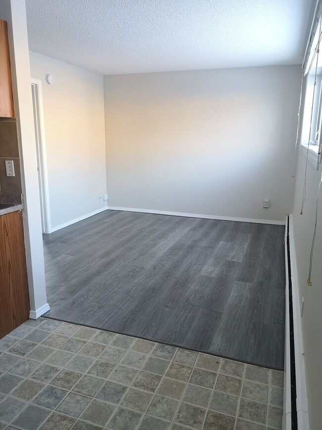 10730 84 Av NW, Unit Sherwood Glen in Edmonton, AB - Building Photo - Building Photo