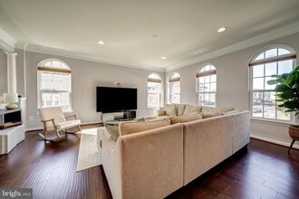 25850 Clairmont Manor Square in Aldie, VA - Foto de edificio - Building Photo