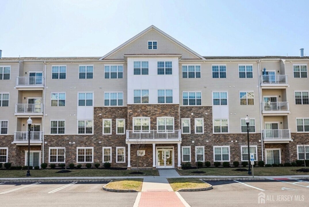 243 Lohan Dr in Piscataway, NJ - Building Photo