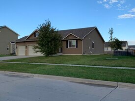 2901 SE Stonegate Dr in Grimes, IA - Building Photo