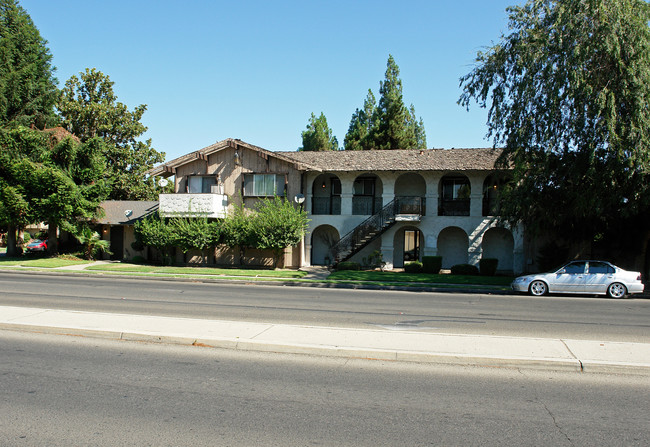 1670 W Ashlan Ave in Fresno, CA - Building Photo - Building Photo