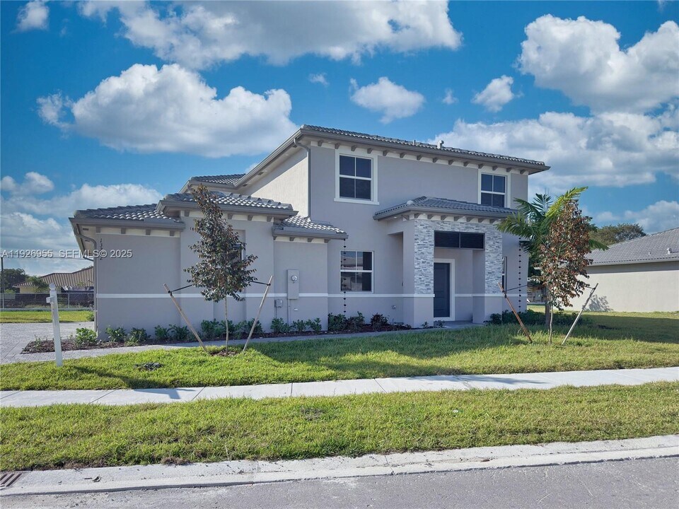 13202 SW 189th Ter in Miami, FL - Foto de edificio