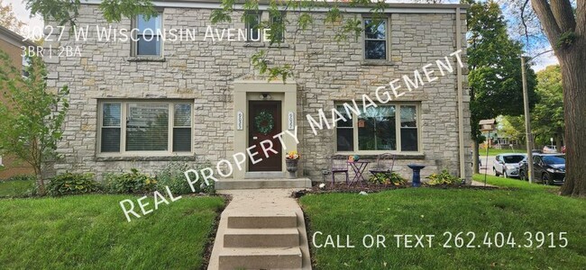 9027 W Wisconsin Ave in Milwaukee, WI - Building Photo - Building Photo