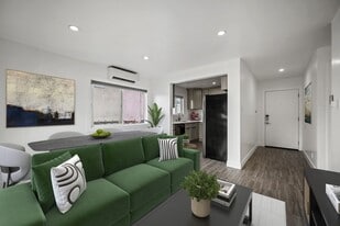 1101 N Flower St, Unit 1 in Santa Ana, CA - Building Photo