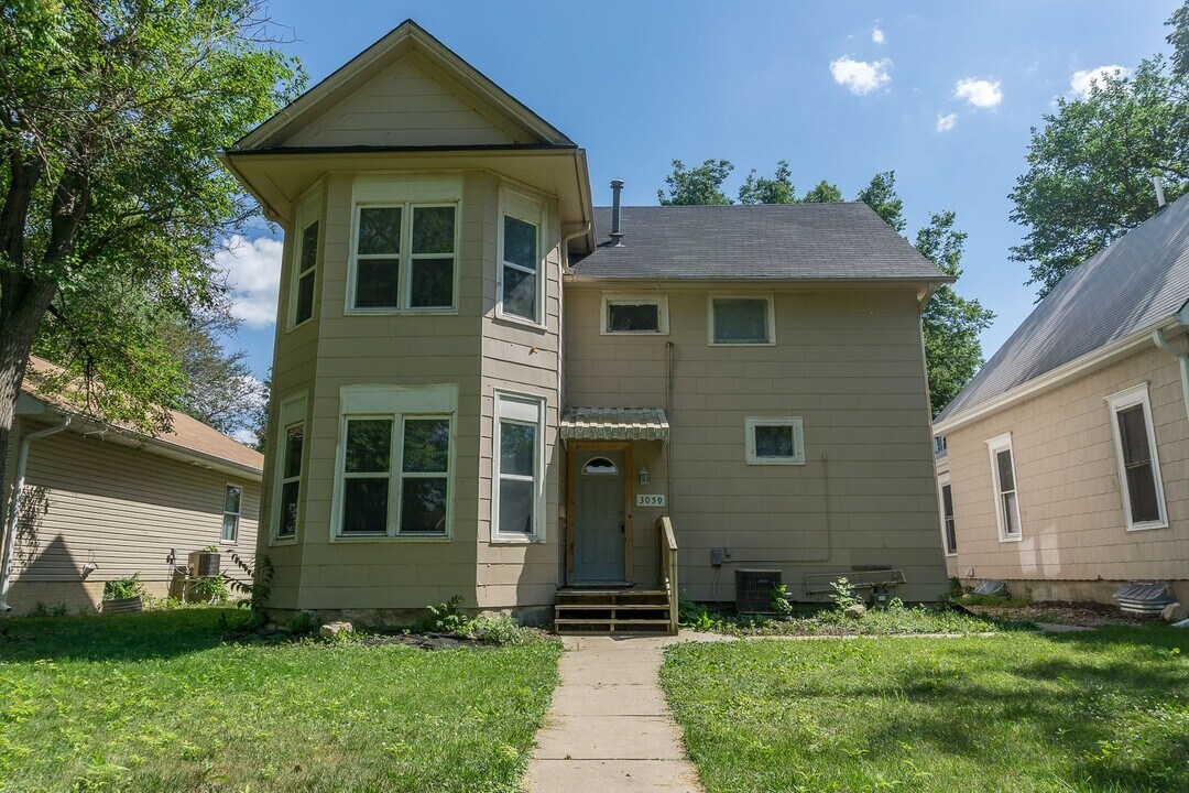 3059 T St in Lincoln, NE - Building Photo