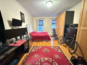 35-05 72nd St in Queens, NY - Building Photo - Building Photo