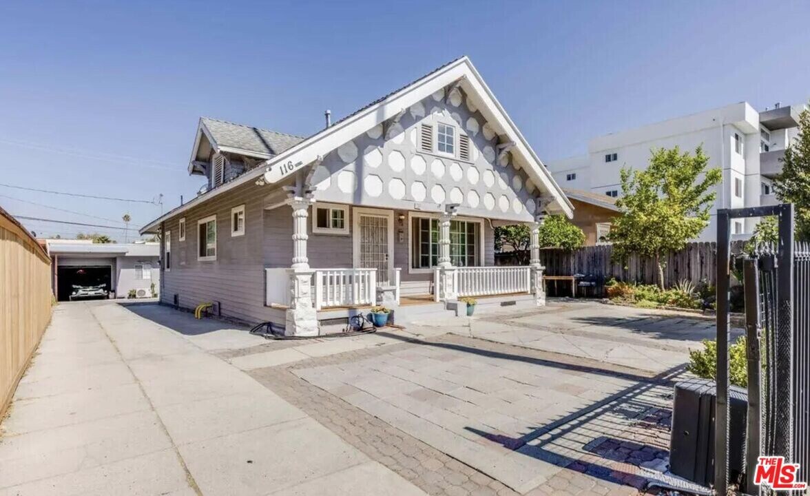 116 S Alexandria Ave in Los Angeles, CA - Building Photo