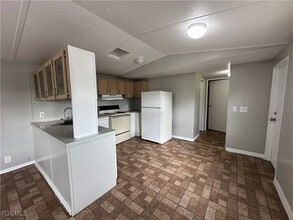 7945 Hart Dr in North Fort Myers, FL - Building Photo - Building Photo