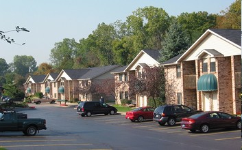 Curtis Creek Apartments in Livonia, MI - Building Photo - Building Photo