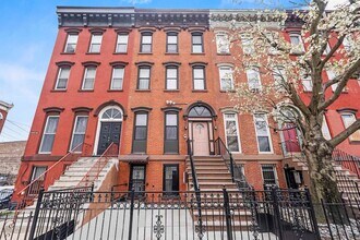 800 Ocean Ave in Jersey City, NJ - Foto de edificio - Building Photo