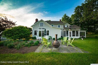 1062 Newton Hill Rd in Kinderhook, NY - Building Photo - Building Photo