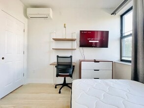 Furnished room/NOT APARTMENT in Brooklyn, NY - Foto de edificio - Building Photo