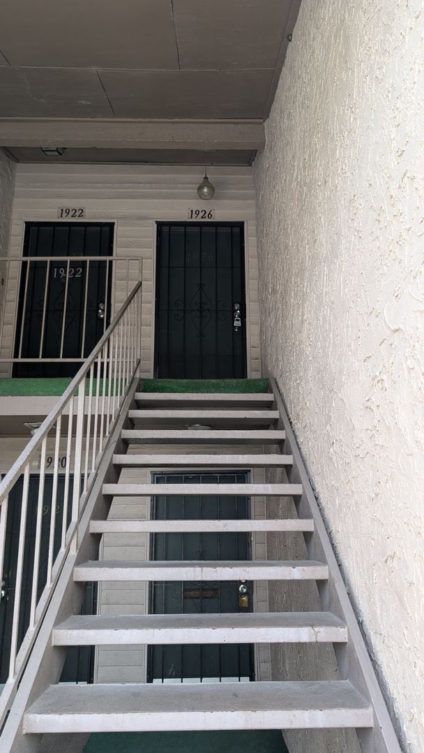 property at 1926 Ludlow Ln
