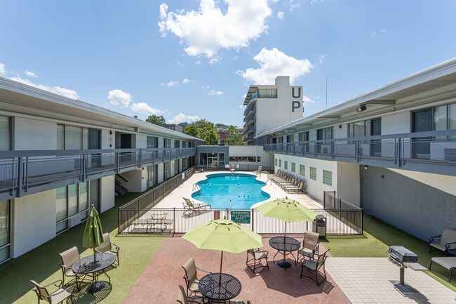 University Place in Birmingham, AL - Foto de edificio - Building Photo