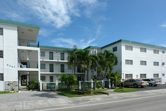 Kendor Apartments in Miami, FL - Building Photo - Building Photo