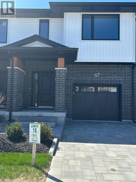 67 Harmony Wy in Thorold, ON - Building Photo