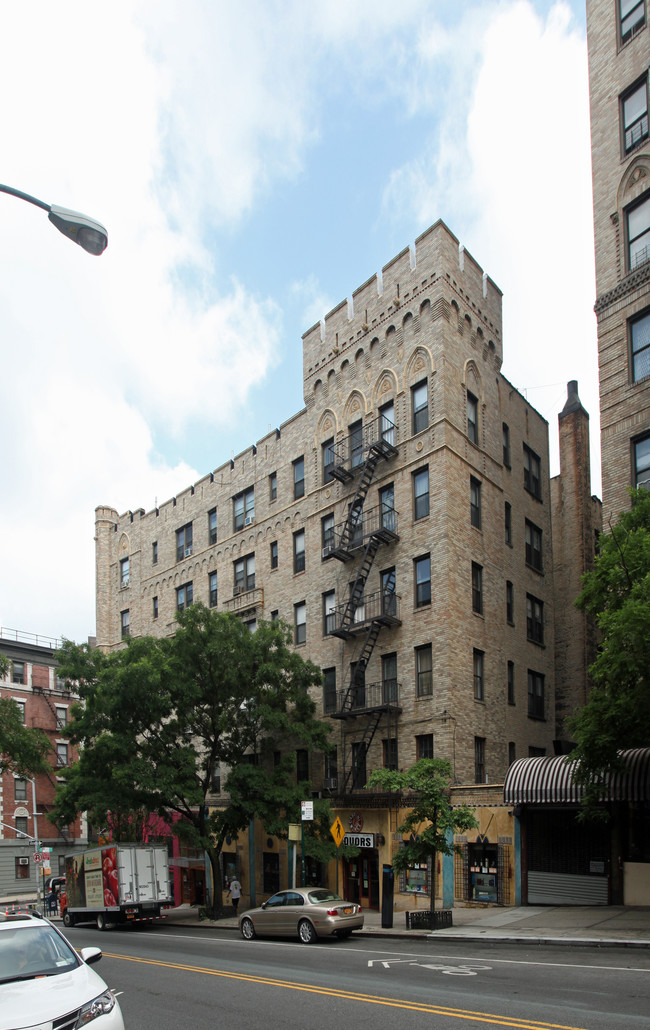 831 W 181st St in New York, NY - Foto de edificio - Building Photo