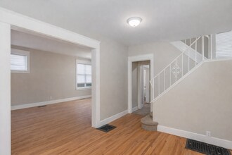 1498 Selby Ave in St. Paul, MN - Building Photo - Building Photo