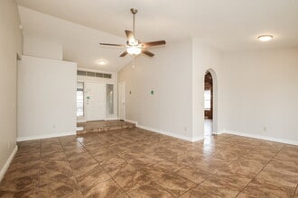 7827 W Shangri La Rd in Peoria, AZ - Building Photo - Building Photo