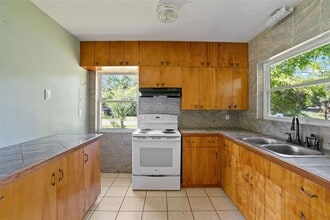 7195 65th St N in Pinellas Park, FL - Building Photo - Building Photo