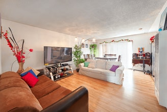 500 Junipero Ave. in Long Beach, CA - Foto de edificio - Building Photo