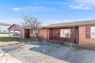 600 W Olive St in Rogers, AR - Building Photo