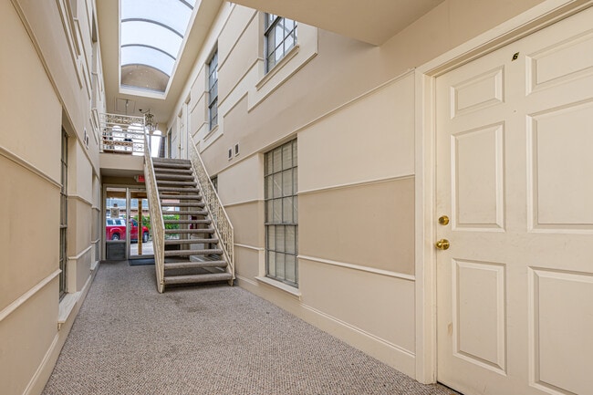 6564 Fleur De Lis Dr in New Orleans, LA - Foto de edificio - Building Photo
