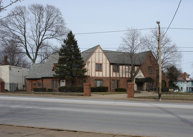 665 W Exchange St in Akron, OH - Foto de edificio - Building Photo