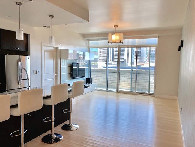 2001 Lincoln St-Unit -720 in Denver, CO - Foto de edificio - Building Photo