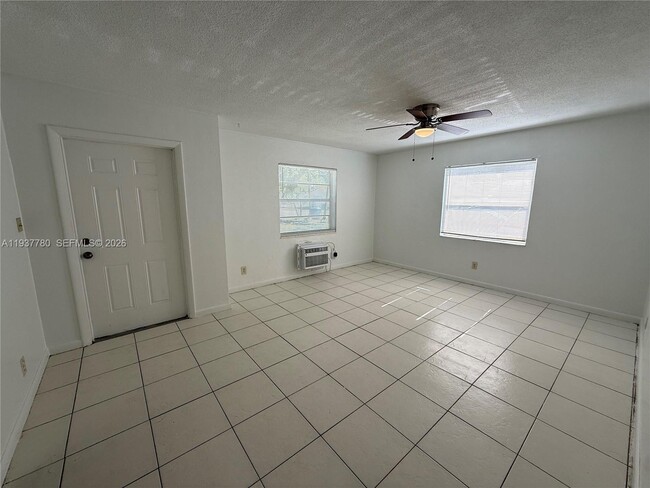 1620 NW 52nd Ave in Lauderhill, FL - Building Photo - Building Photo